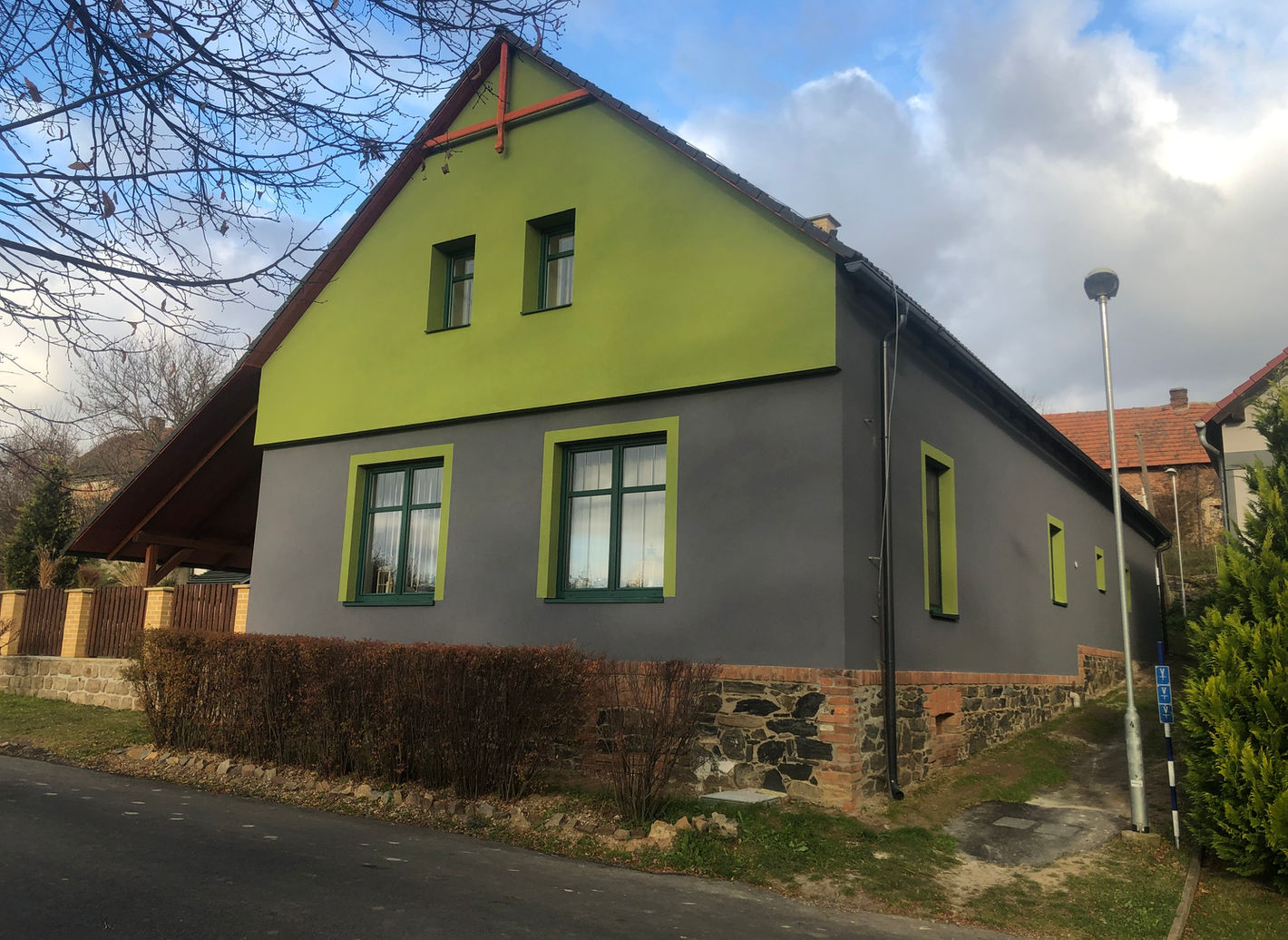 Detail realizované fasády v Kamenných Mostech